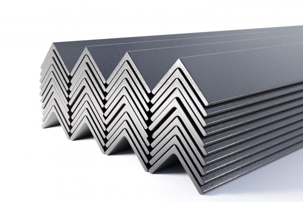 Cantoneira de aço galvanizado em uso na construção civil